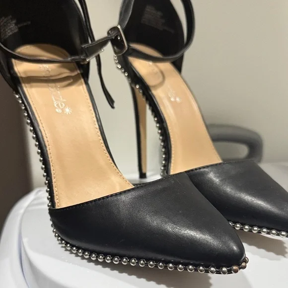 Shoe Dazzle Black Studded Pumps - Picture 5 of 6
